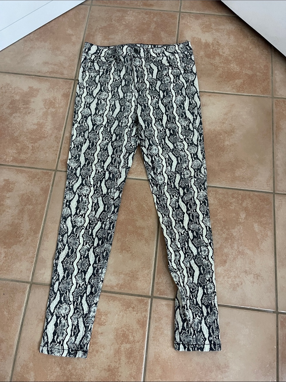 wild fable Black & White Snake-Print Leggings